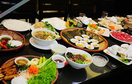 You can find delicious food on boat on Vietnam tour package